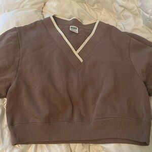V neck White and brown sweater